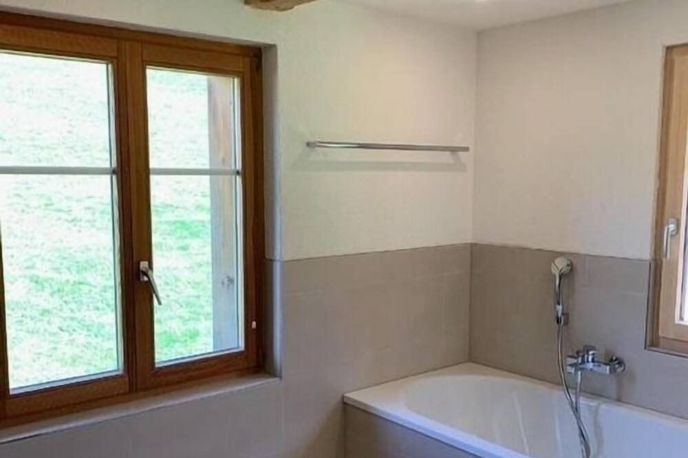 Photo of Bathroom in Mitloedi