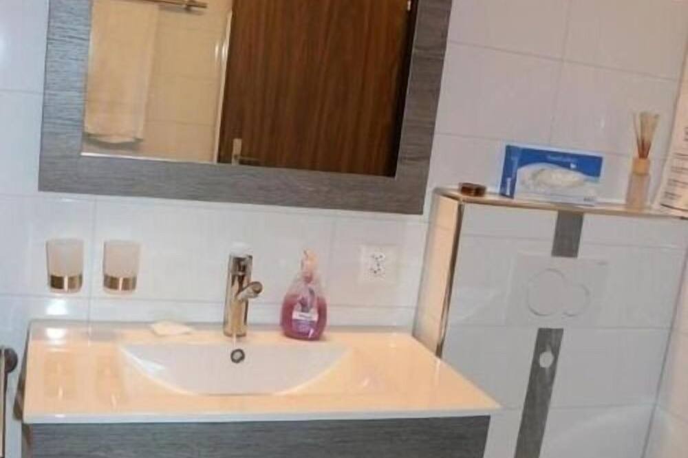 Photo of Bathroom in Taesch