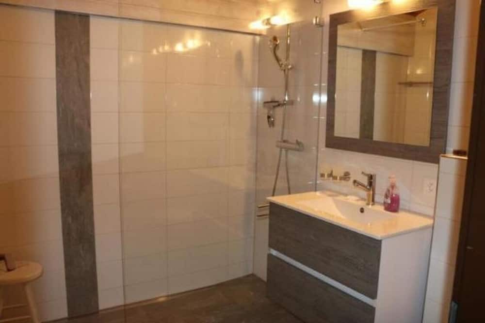 Photo of Bathroom in Taesch