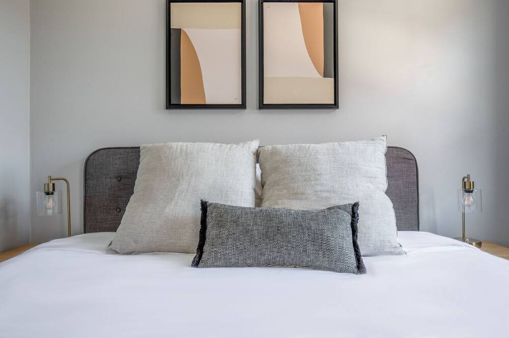 Photo of Bedroom in Wrigleyville