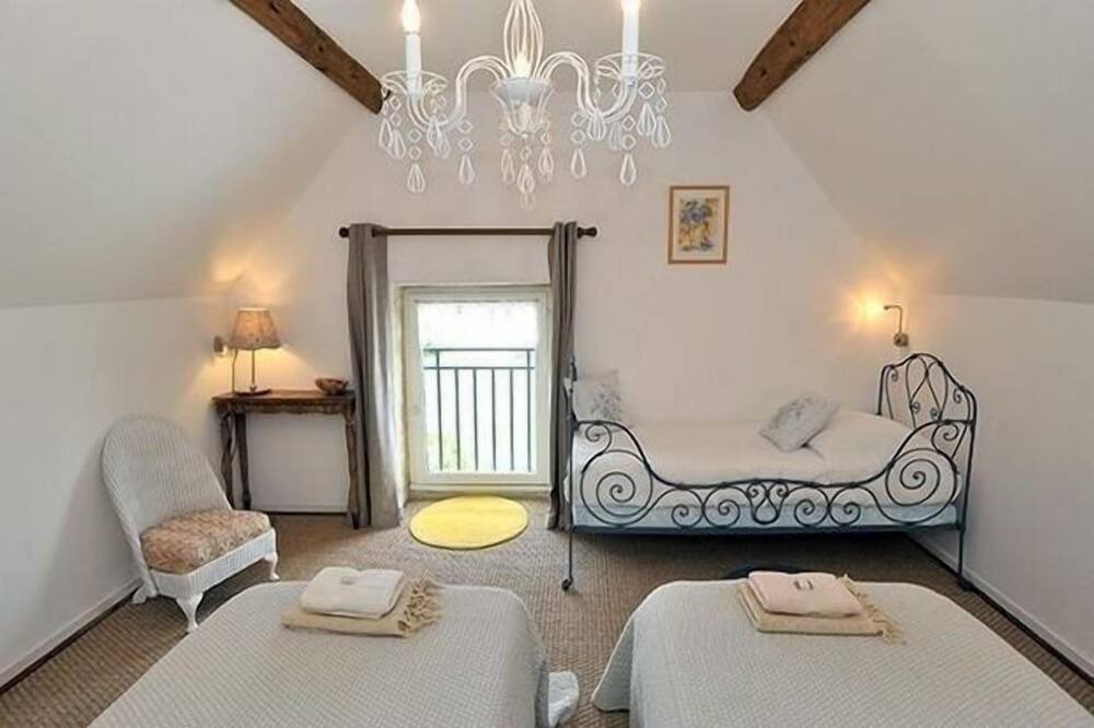 Photo of Bedroom in Saint-Wambert-des-Trois-Vallees