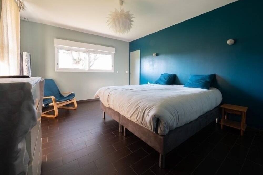 Photo of Bedroom in Neuville-sur-Sarthe