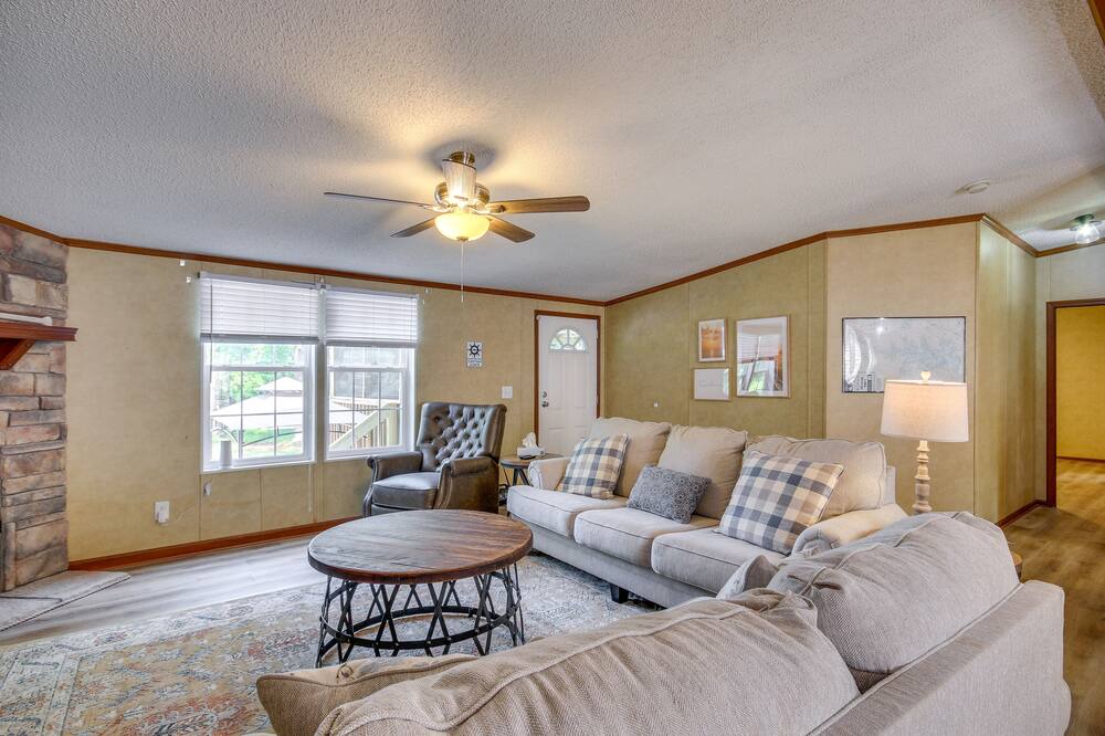 Photo of Livingroom in Newberry Shores