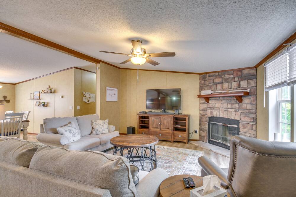 Photo of Livingroom in Newberry Shores
