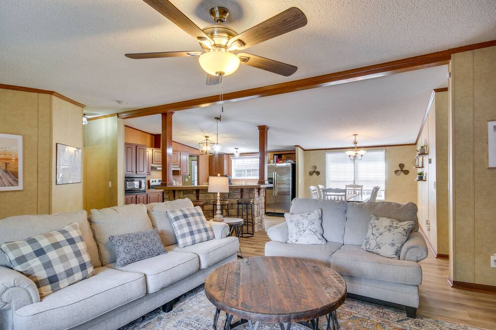 Photo of Livingroom in Newberry Shores