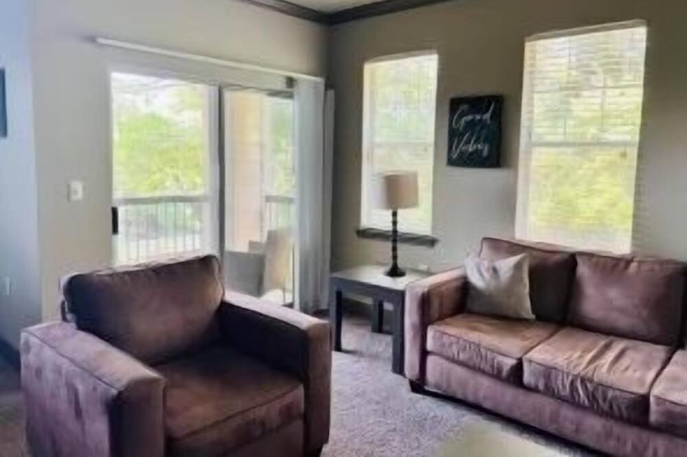 Photo of Livingroom in Grogan's Mill