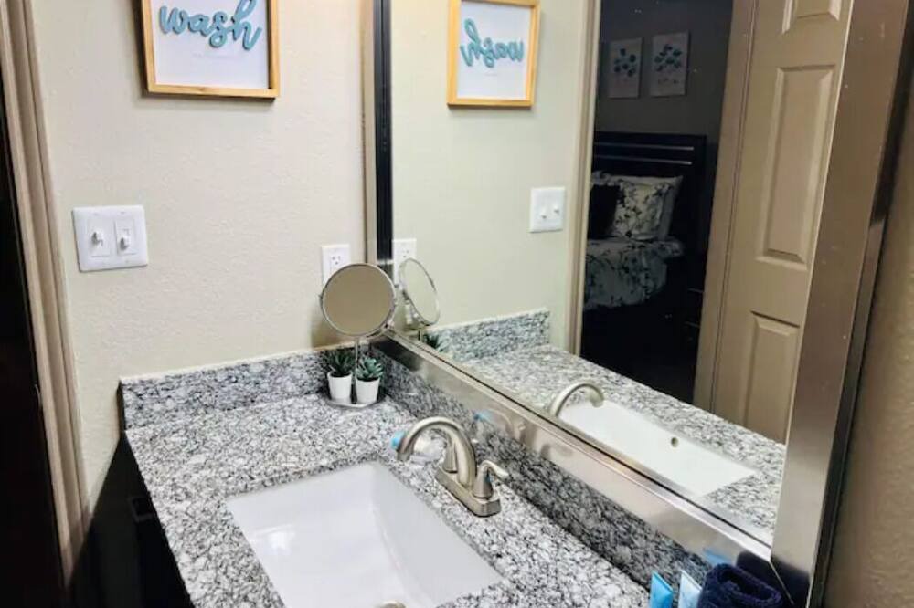 Photo of Bathroom in Grogan's Mill