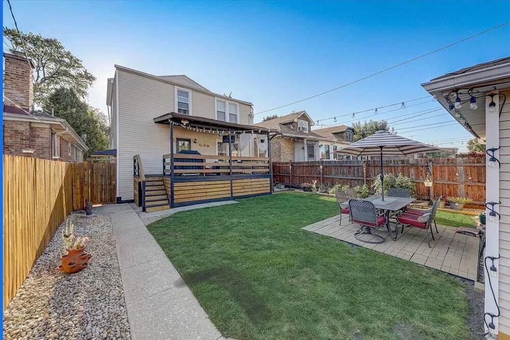 Photo of Outdoor in Belmont Cragin