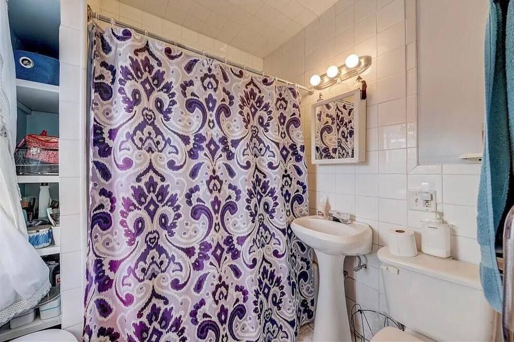 Photo of Bathroom in Belmont Cragin