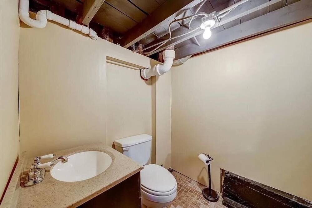 Photo of Bathroom in Belmont Cragin