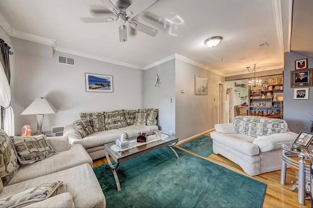 Photo of Livingroom in Belmont Cragin