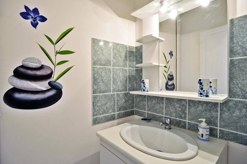 Photo of Bathroom in Saint-Wambert-des-Trois-Vallees