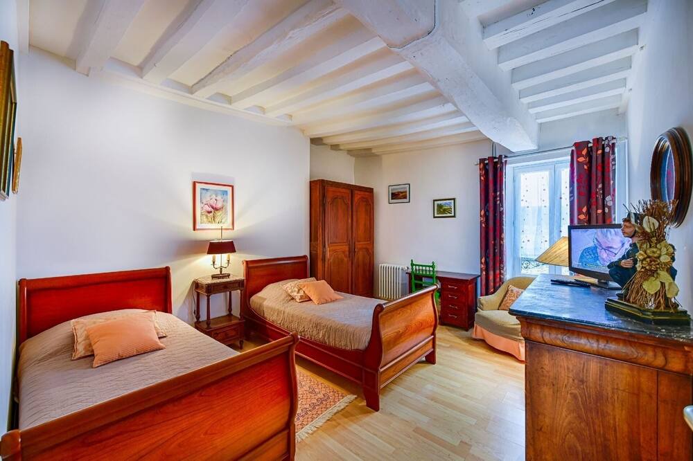 Photo of Bedroom in Saint-Wambert-des-Trois-Vallees