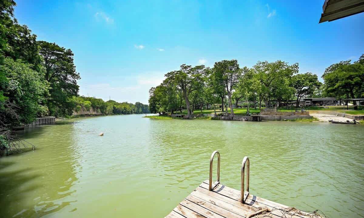 Photo of Others in Seguin