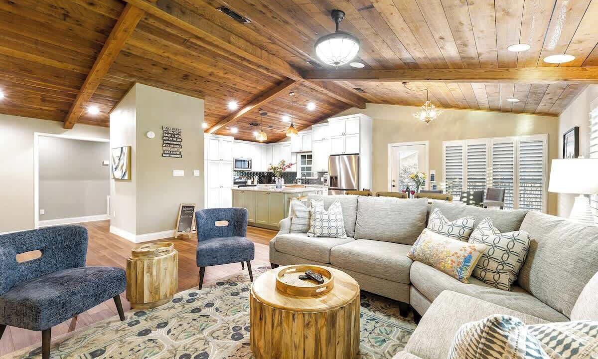Photo of Livingroom in Horseshoe Bay