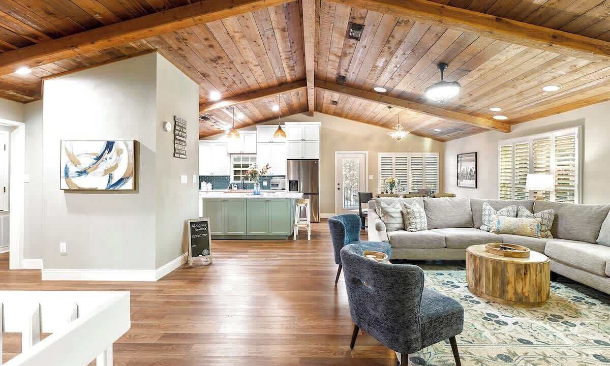 Photo of Livingroom in Horseshoe Bay