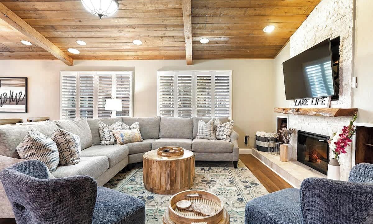 Photo of Livingroom in Horseshoe Bay