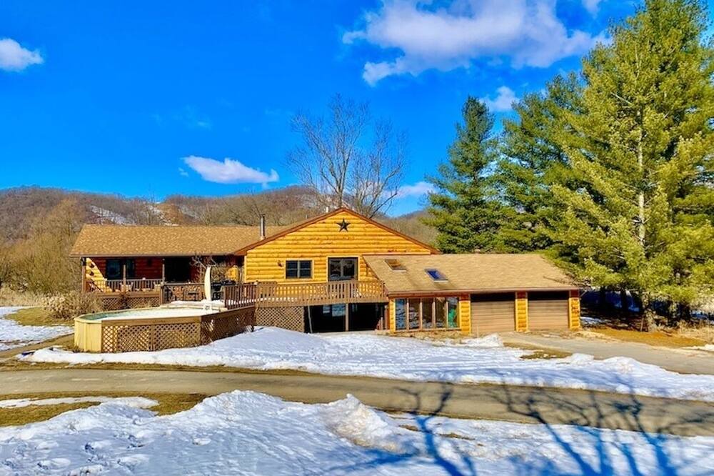 Photo of Outdoor in Lansing