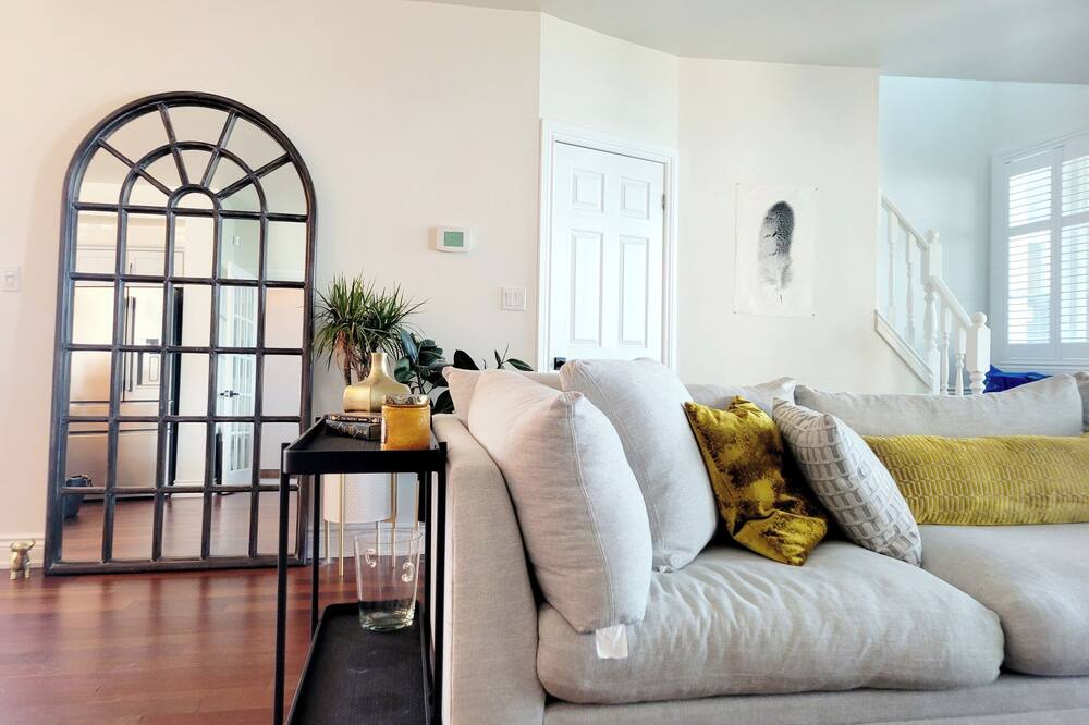 Photo of Livingroom in Lakeshore