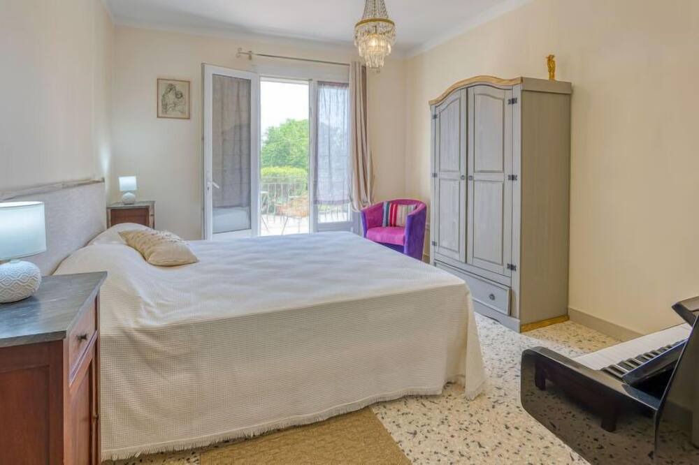 Photo of Bedroom in Saint-Laurent-La-Vernede