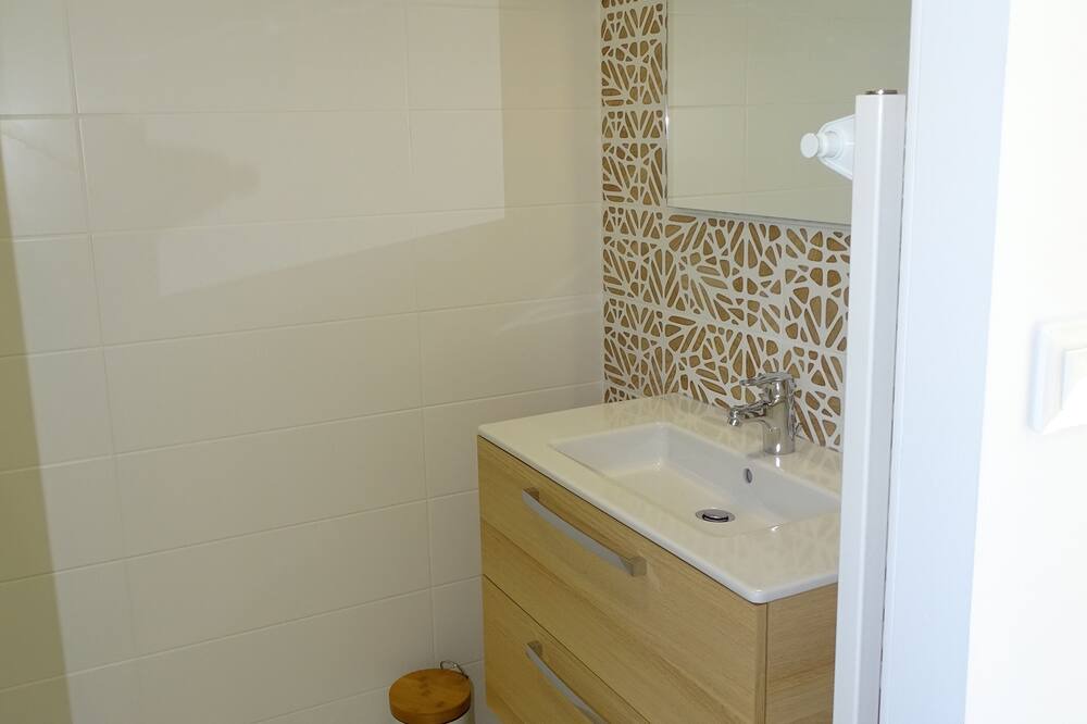 Photo of Bathroom in Cuisery