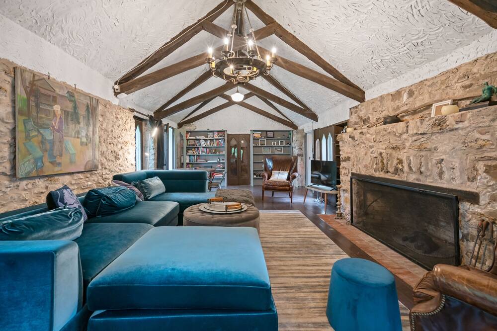 Photo of Livingroom in Fort Erie