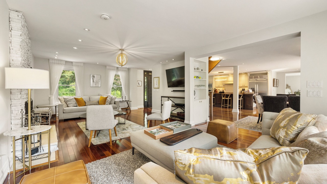Photo of Livingroom in Nobleton