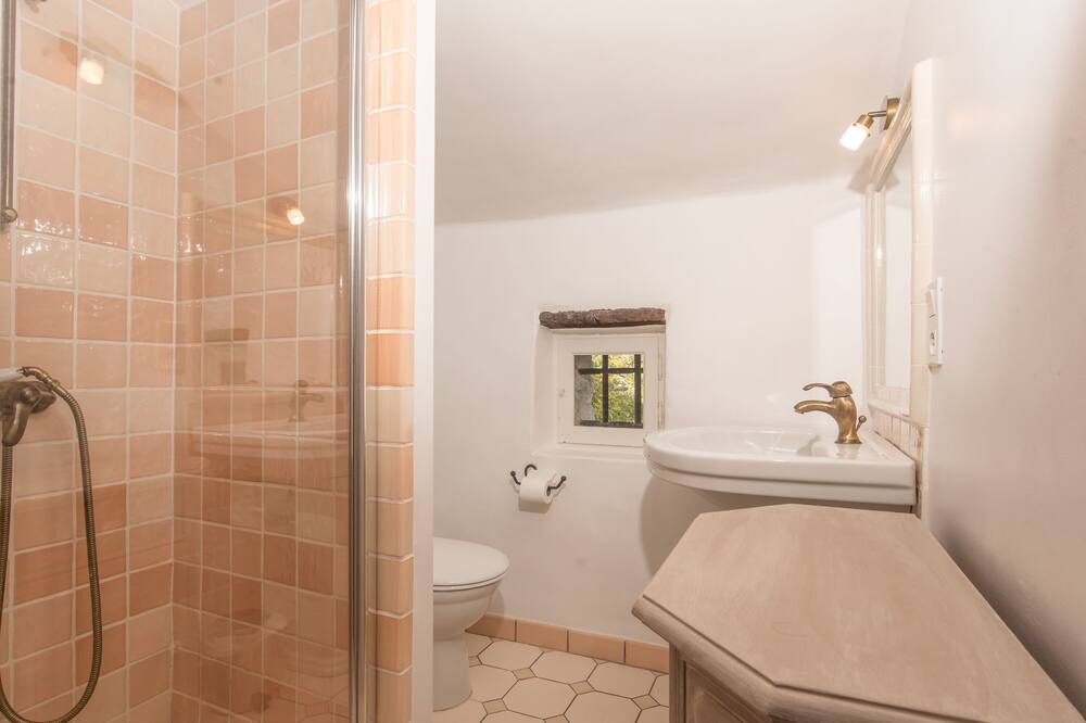 Photo of Bathroom in Saint-Vincent-sur-Jabron