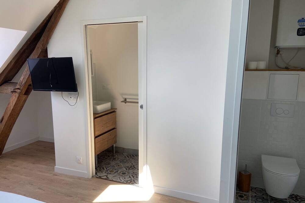 Photo of Bathroom in Gennes