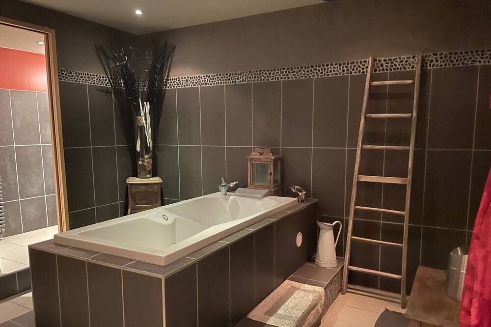 Photo of Bathroom in Jeuxey