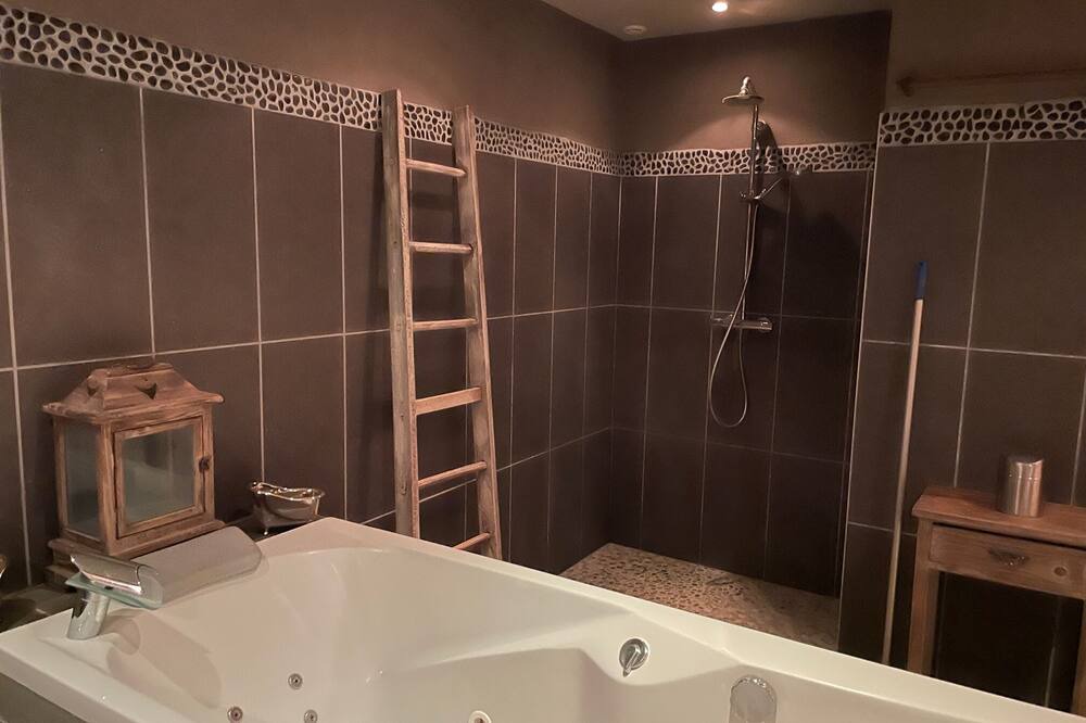 Photo of Bathroom in Jeuxey