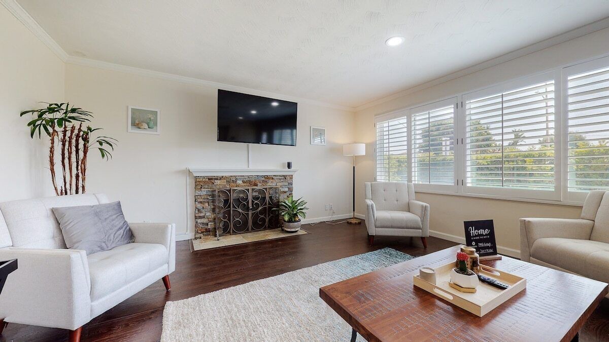 Photo of Livingroom in Del Rey