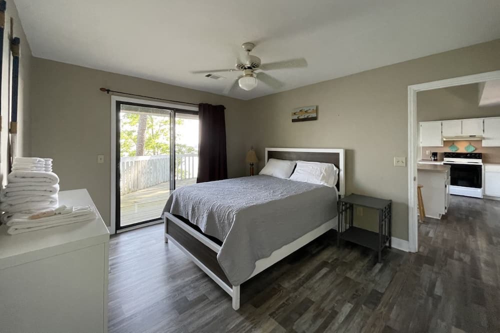 Photo of Bedroom in Chambers County