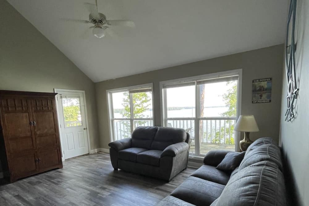 Photo of Livingroom in Chambers County