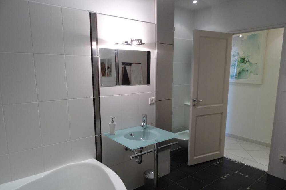 Photo of Bathroom in Pavie