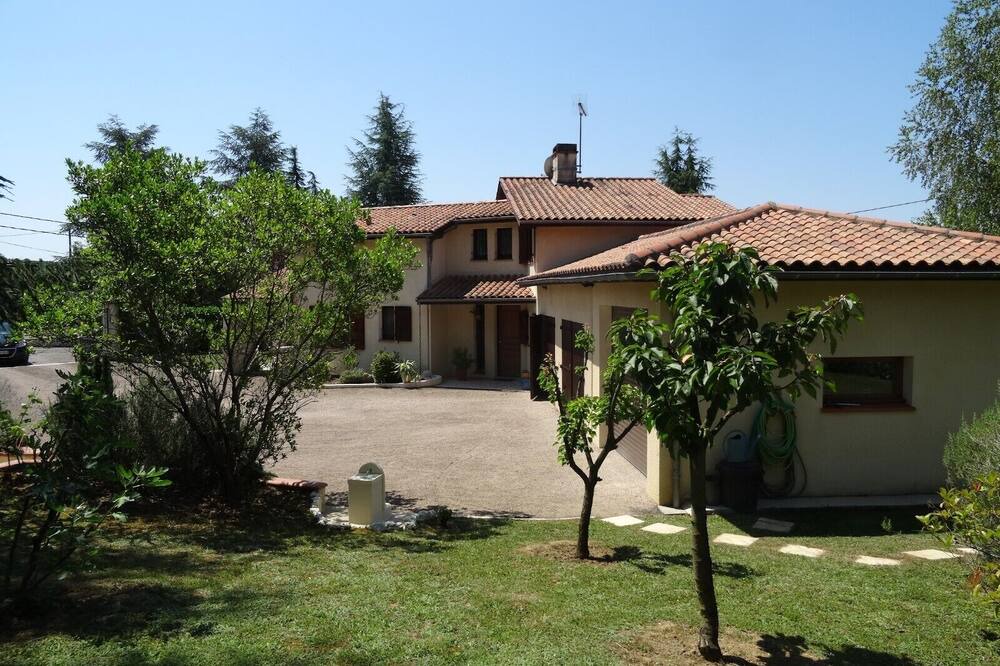 Photo of Outdoor in Pavie