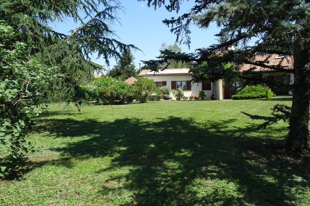 Photo of Outdoor in Pavie