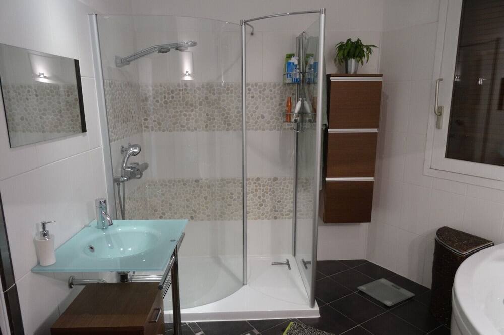 Photo of Bathroom in Pavie