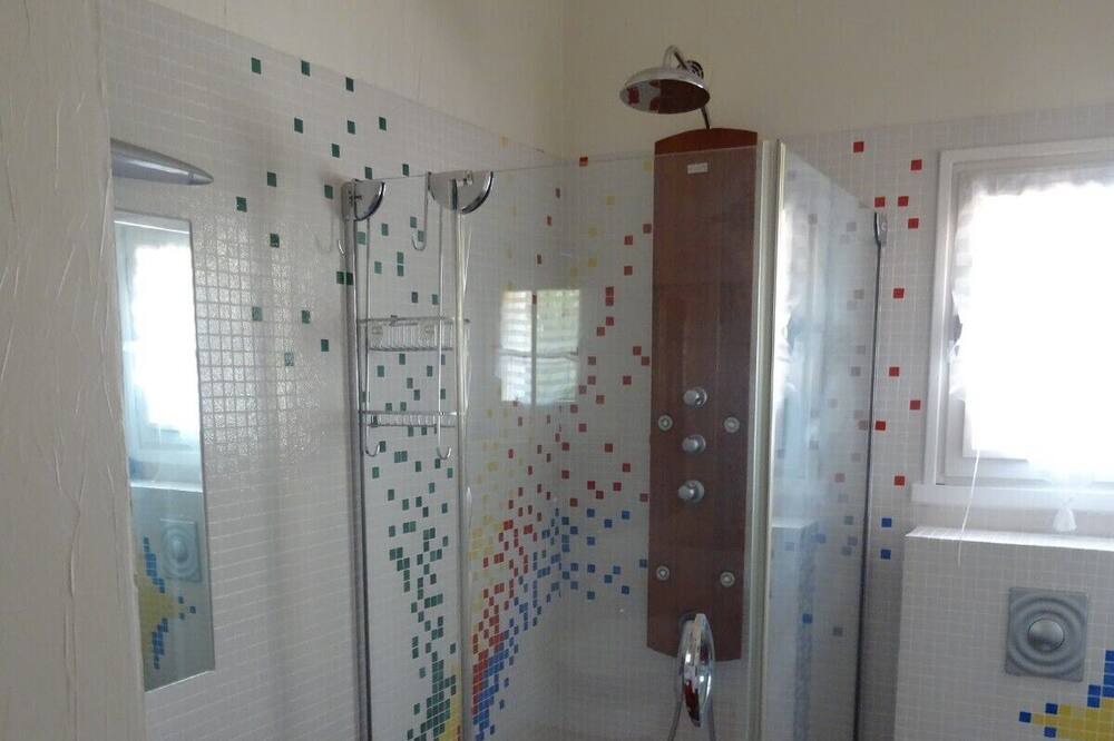 Photo of Bathroom in Pavie