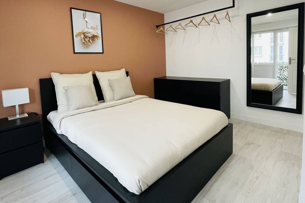 Photo of Bedroom in Argenteuil