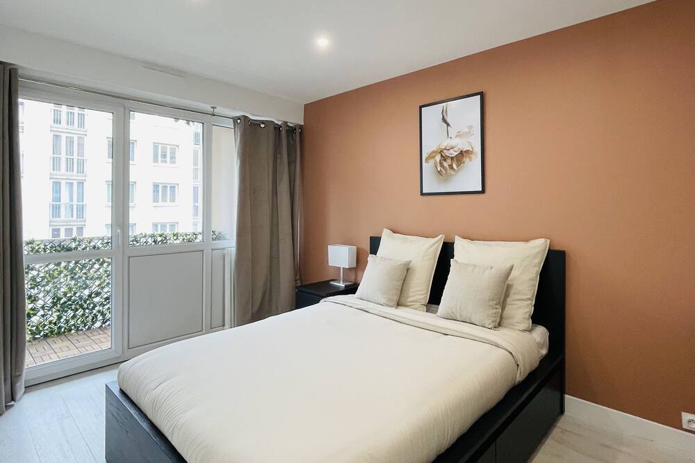 Photo of Bedroom in Argenteuil