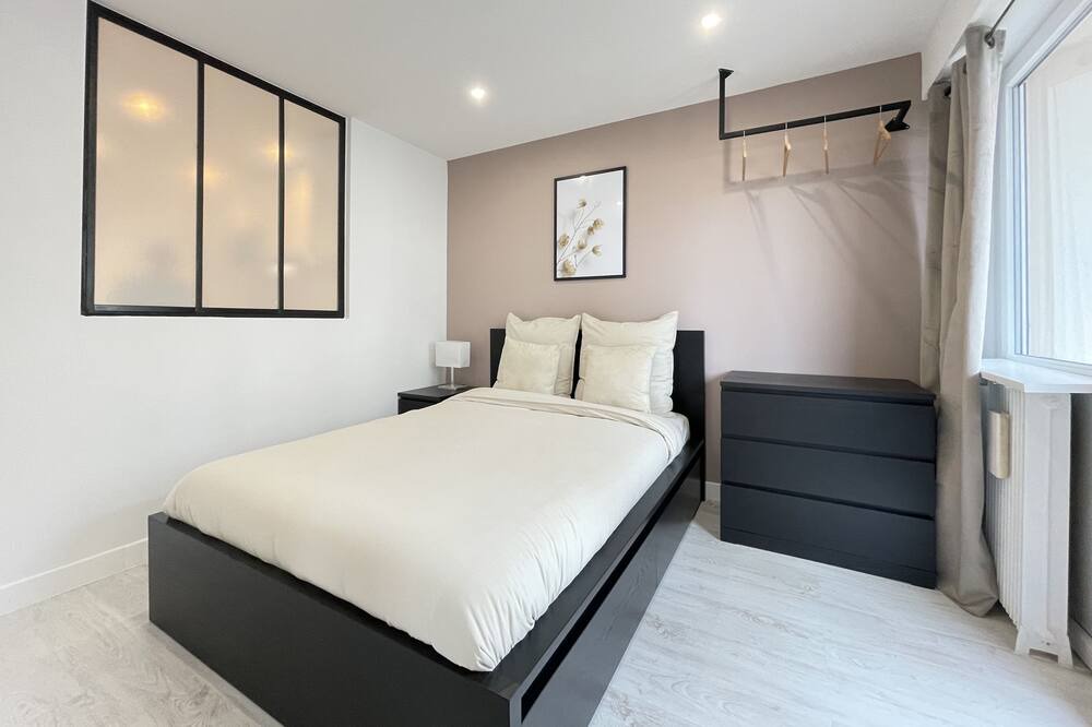 Photo of Bedroom in Argenteuil