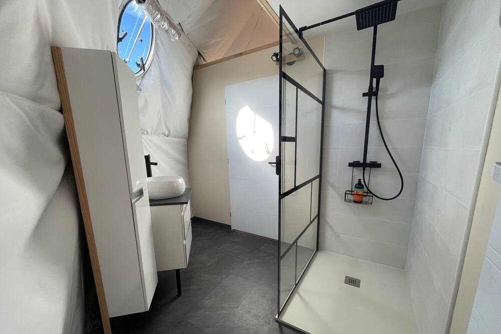 Photo of Bathroom in Durban-Corbieres