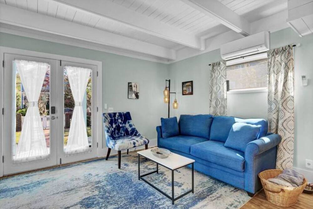 Photo of Livingroom in Wilmington Historic District