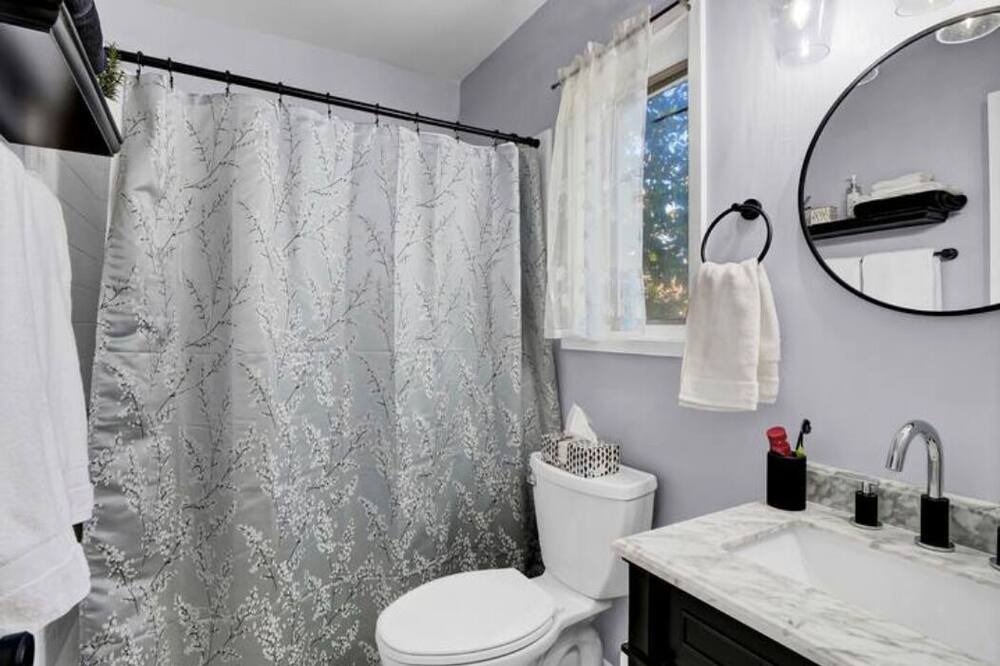 Photo of Bathroom in Wilmington Historic District