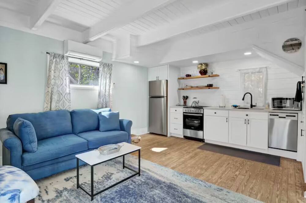 Photo of Livingroom in Wilmington Historic District
