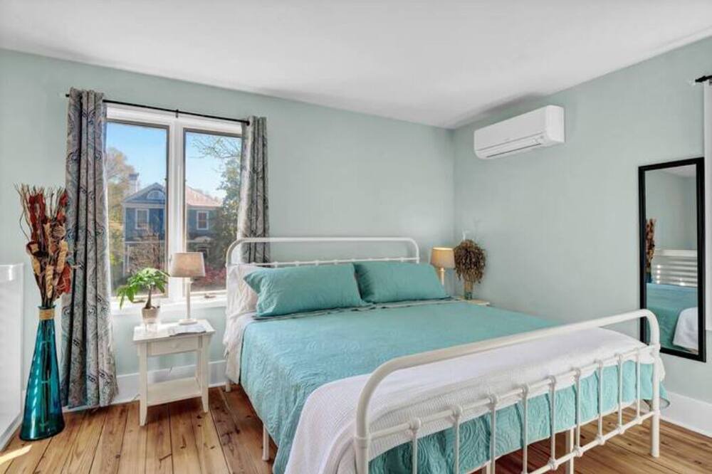 Photo of Bedroom in Wilmington Historic District