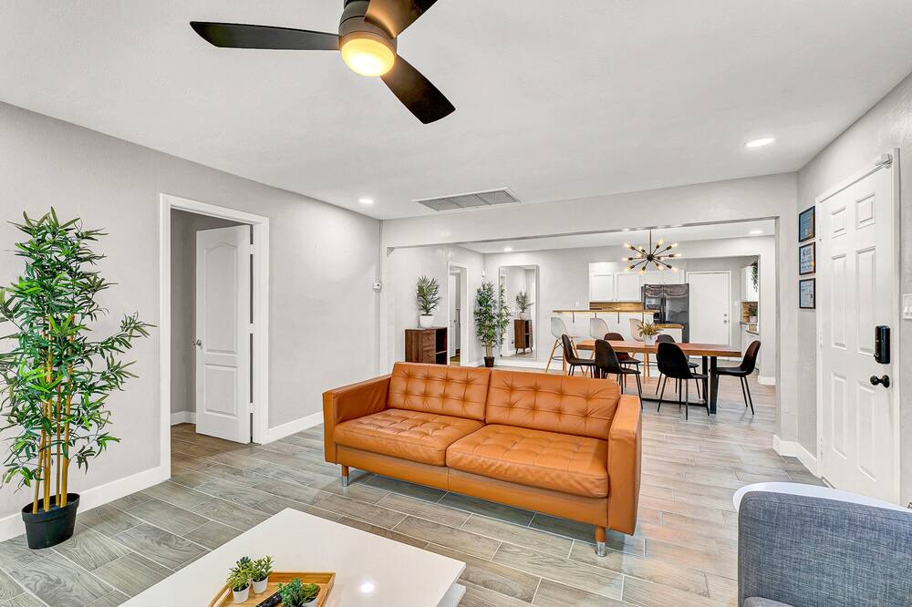 Photo of Livingroom in Townsite