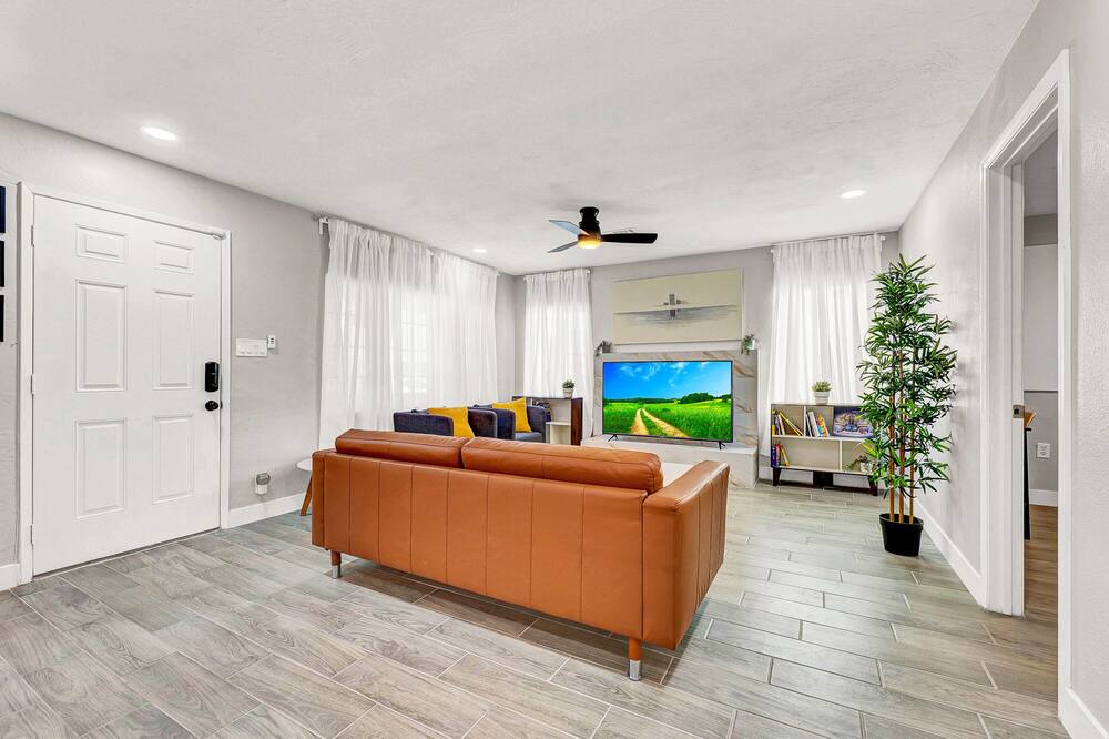 Photo of Livingroom in Townsite