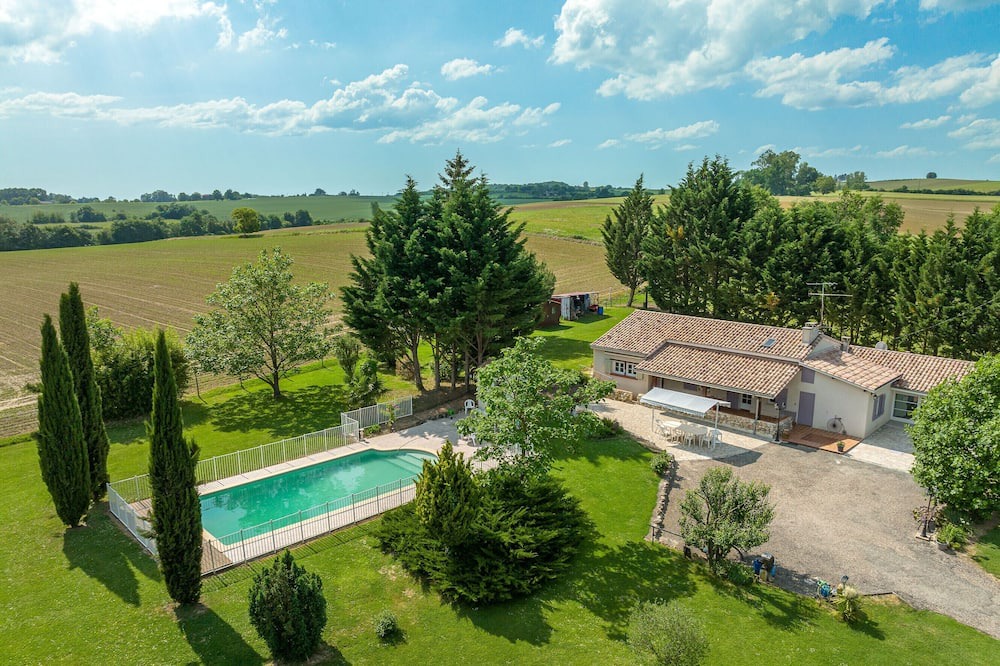 Photo of Outdoor in Saint-Colomb-de-Lauzun